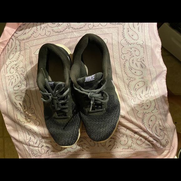 Women’s Nike Running Shoes - Picture 2 of 5